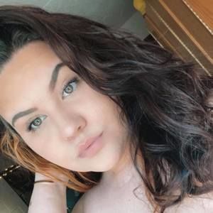 Meet your Posher, Adrianna